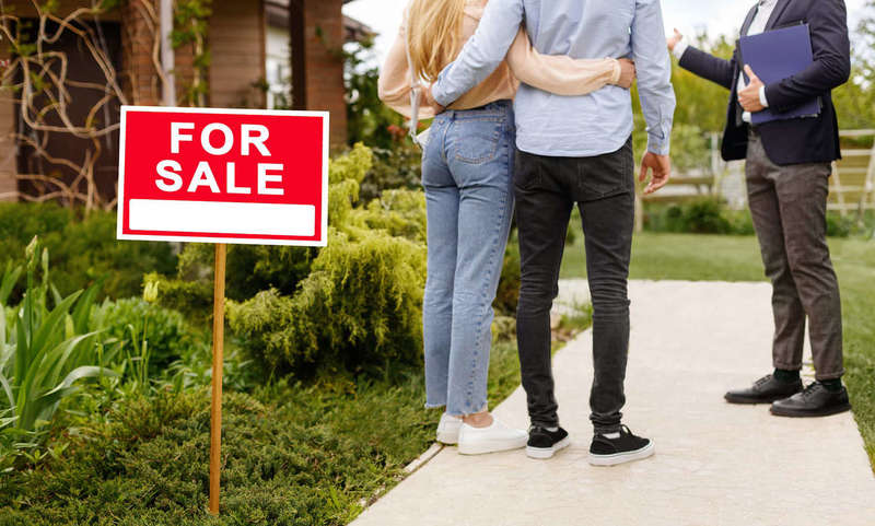 Property boom: cheeky way real estate agents pressure buyers to spend more and how to spot a genuine deal    By Aidan Devine