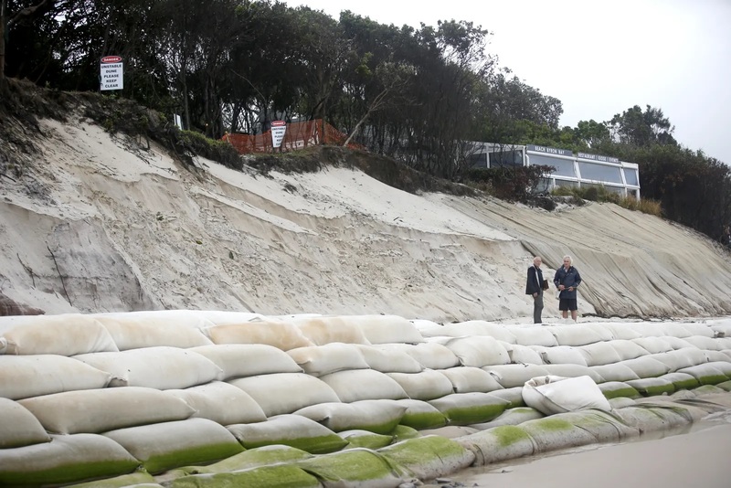 Coastal properties at highest climate risk could fall in value in 18 months    By Elizabeth Redman & SSB