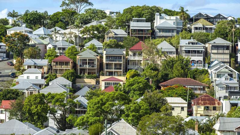 Pre-auction offers key in seller’s market     By Liz Hobday 